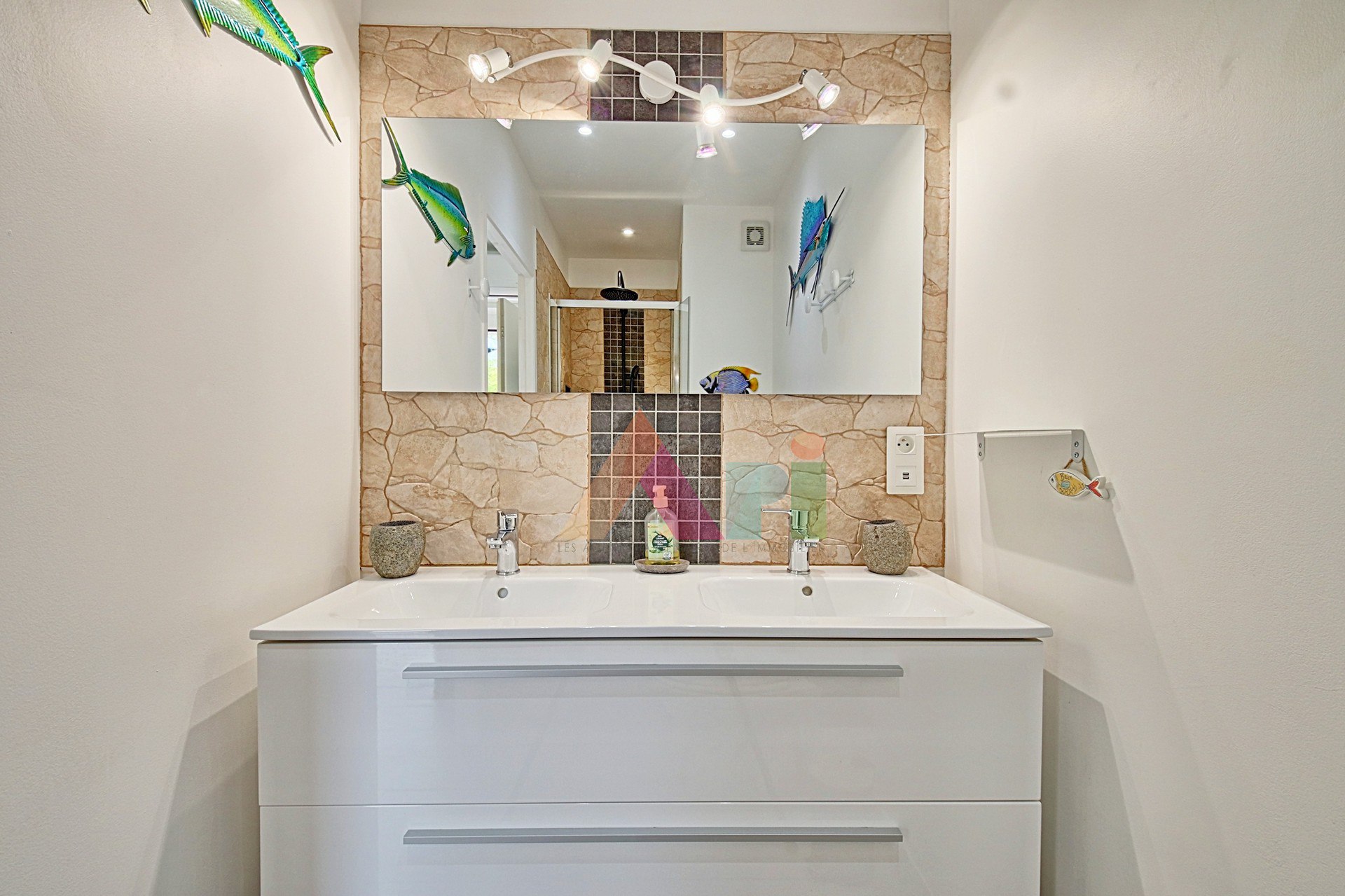 806 — Bathroom