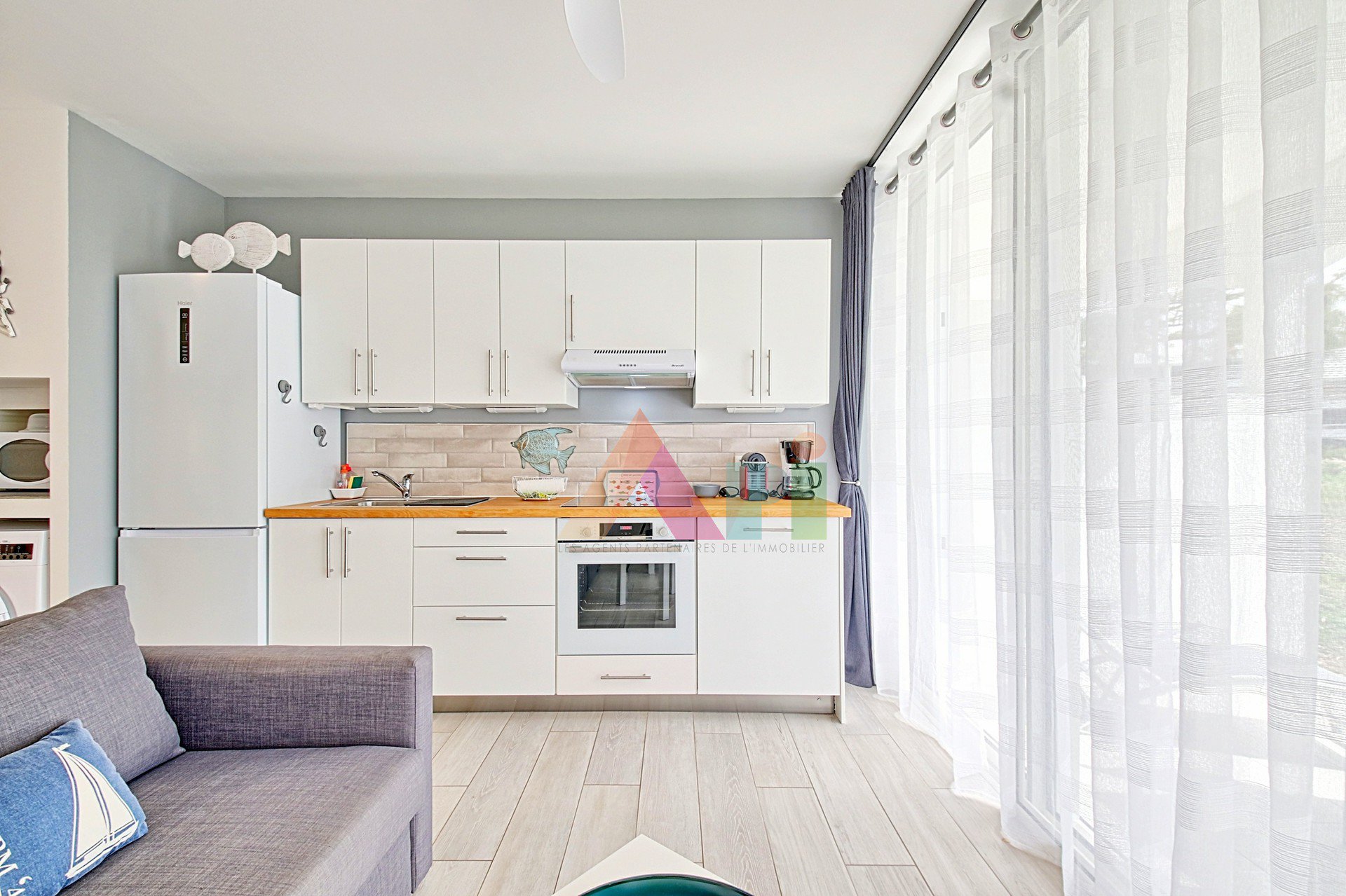 806 — Kitchen